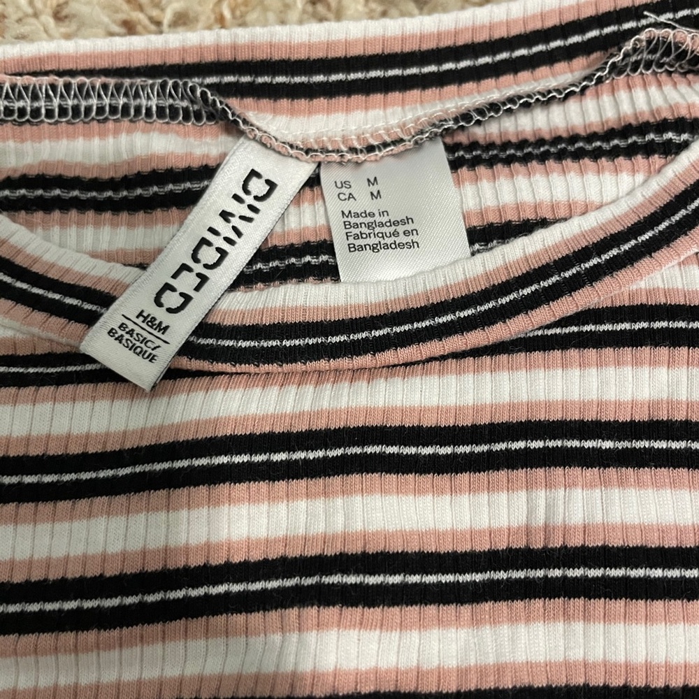 H&M divided tee - Picture 2 of 2